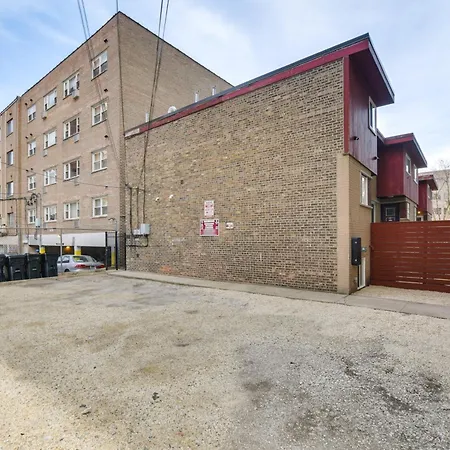 Stylish Chicago Retreat, Walk To Loyola University