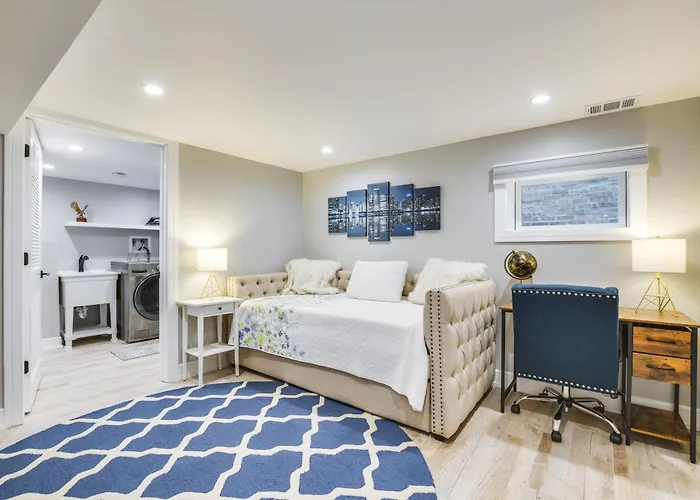 Holiday home Stylish Retreat: Walk To Loyola Chicago