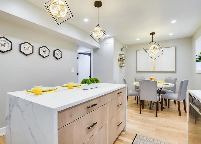 Holiday home Stylish Retreat: Walk To Loyola