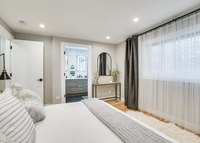 Holiday home Stylish Retreat: Walk To Loyola Chicago