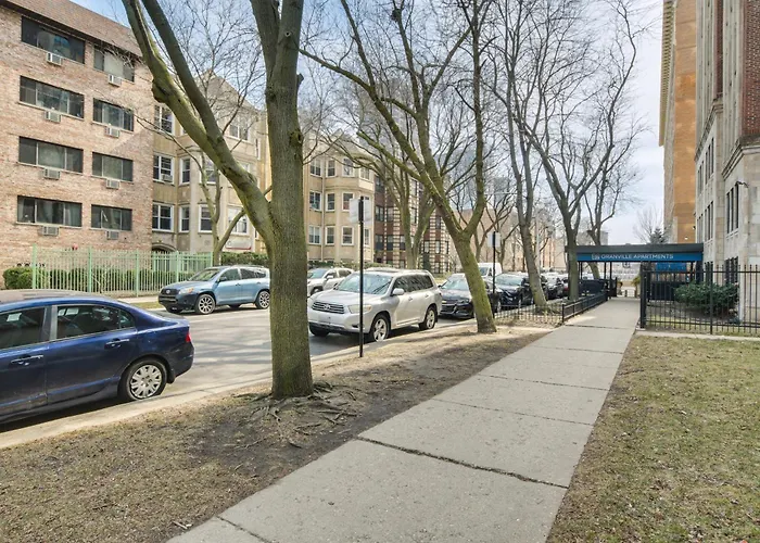 Holiday home Stylish Retreat: Walk To Loyola *