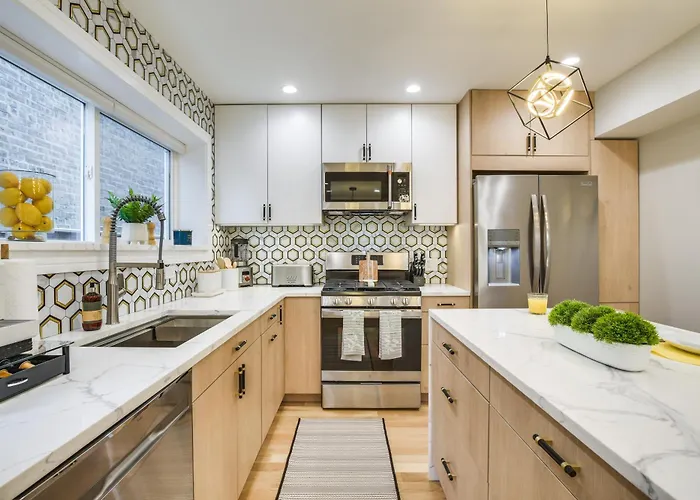 Stylish Retreat: Walk To Loyola Holiday home Chicago