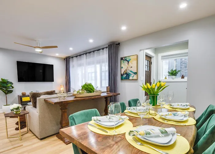 Stylish Retreat: Walk To Loyola Holiday home Chicago